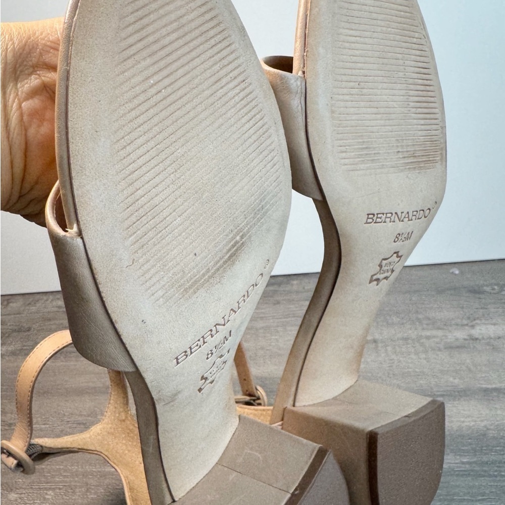 Bernardo Belinda Tan Block Heel Sandals with Ankle Strap size 8.5 $198 - Picture 11 of 11